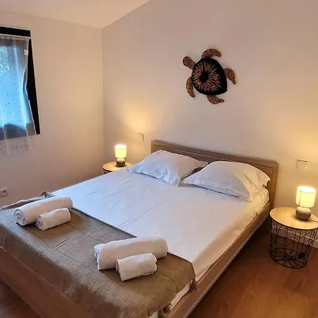 O Sohno 4 Pers Vue Piscine Apartamento *